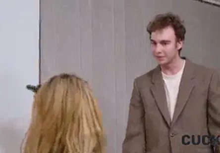 Ma femme sexy baisée par son copain pendant que jétais au travail.