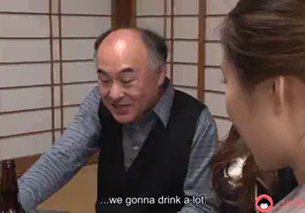 Jeune fille en train de sucer ma bite et de la manger.