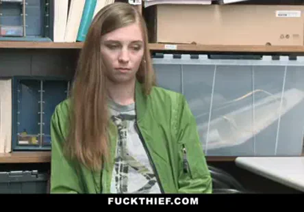 Masturbation et gémissements sur la cam.