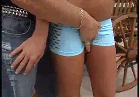 Ma belle-sœur en chaleur suce et baise.