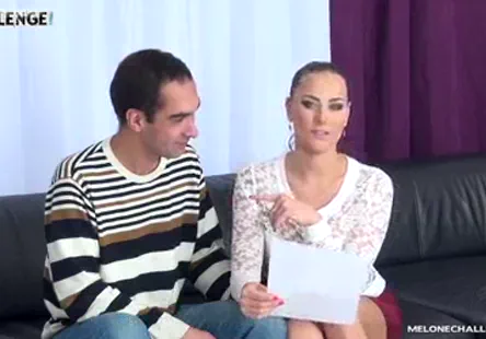 Se masturber dans le salon pendant que mes parents sont à la maison.