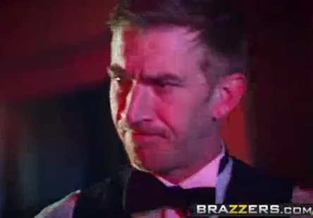 Une féministe doit faire face à la réalité dun gode.