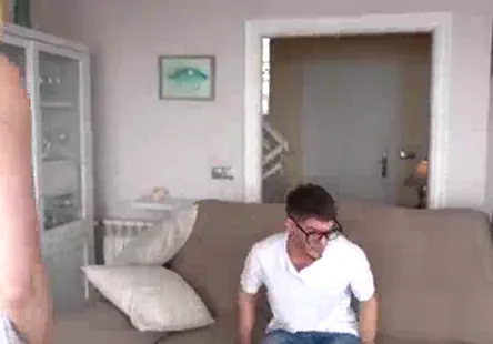 Femme milf coquine en collants et chaussettes.