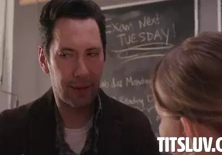 Une petite amie adore avaler son sperme.