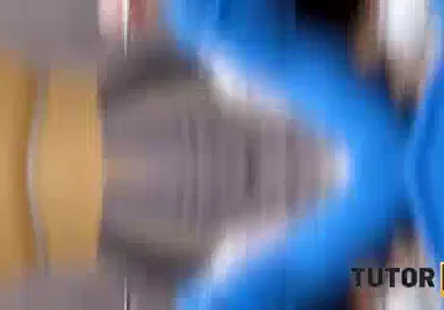 Une femme mariée très sexy se fait piller le cul par une grosse bite pour la toute première fois