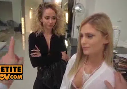 La fille de ma belle-fille se fait baiser pendant que sa mère est au travail.