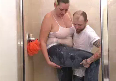 Je me suis tapé la meilleure amie de ma copine à la maison.