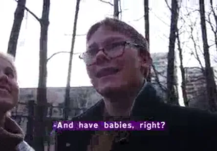 Une adolescente se fait baiser par un mec puis un mec la fait jouir deux fois.