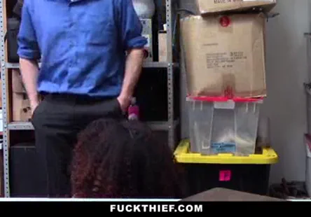 Ma fille jouant avec ma grosse bite.