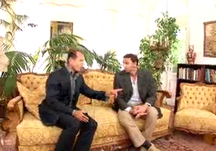 Bébé en filet anal avec une grosse éjaculation dans sa bouche.