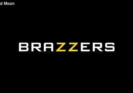 Ma cousine et son amie baisent mon cul et ma copine.