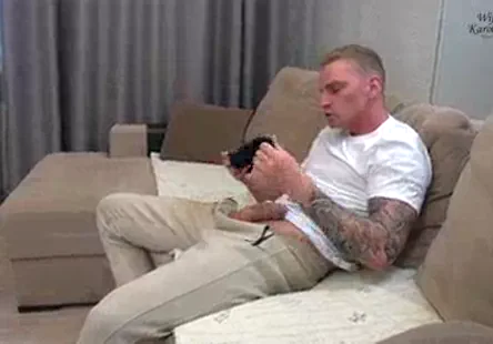 Alexis fawx et abbie cat samusent dans un club.