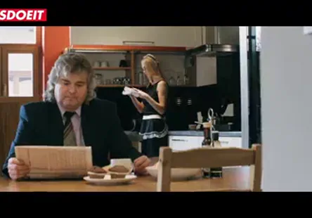 Une adolescente lesbienne se fait sucer et baiser pour une créampie.