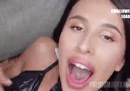 Une femme senvoie en lair jusquà ce quelle devienne folle.