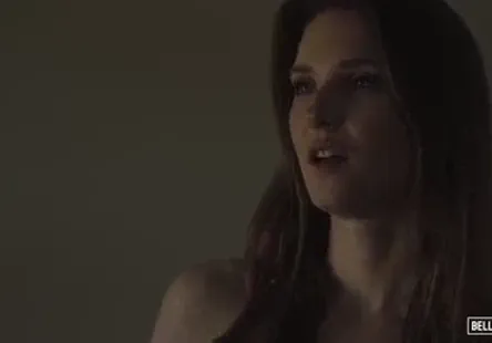 Jeune ado noir se branlant pendant que les parents sont à la maison.