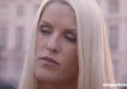 Milf amateur sencule avec un gode.