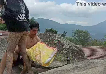 Une blonde salope se fait pilonner par une grosse bite