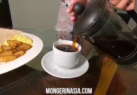 Baise brutale avec une masseuse en chaleur.