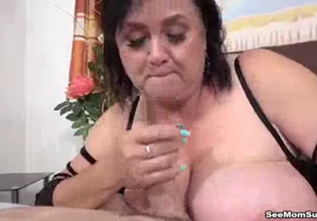 Je suis en train de prendre une douche avec une grosse éjaculation.