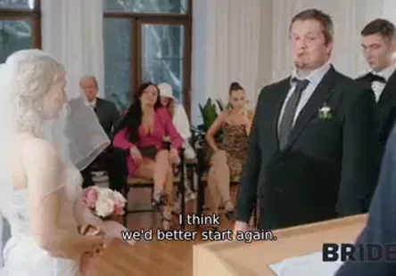 Une adolescente avide de bites se fait baiser en public.