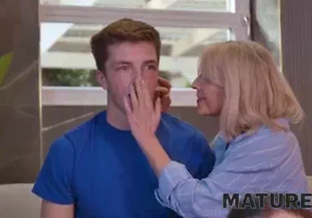 Se masturbe avec ma bite et jouit.