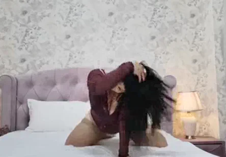 Jeune fille en chaleur suçant une bite et se faisant baiser à lextérieur pov pov.