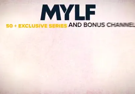 Une adolescente mignonne se masturbe après sêtre fait pilonner par une grosse bite.