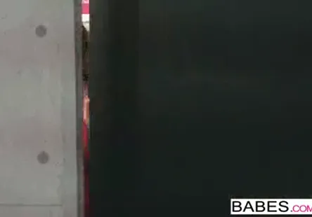 Fisting dans le cul avec buttplug.