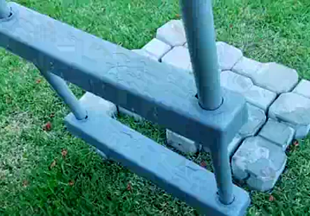 La femme dun ami se fait sucer par une grosse bite.