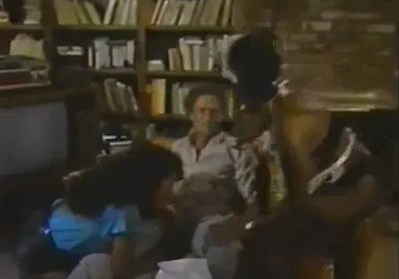 Fille sexy sur cam jouant avec sa chatte.