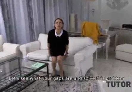 Une fille sexy baise dur et fort dans un hôtel.