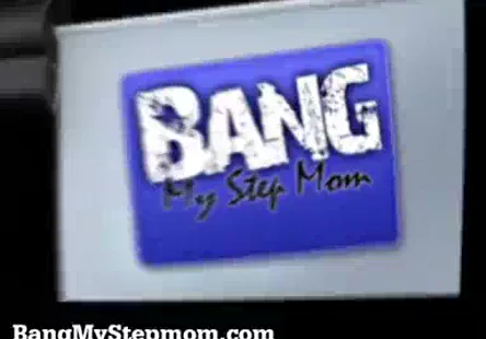 Tiny3x blonde plantureuse baisée par une énorme bite.