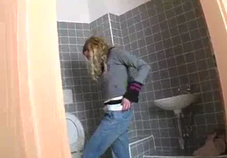 Latin hottie gets rimmed by hot little ass