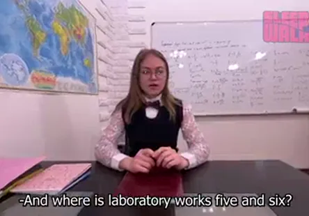 Jai surpris ma belle-sœur en train de se branler, alors elle a joui