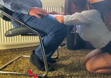 La fille aux seins énormes baise ma bite.